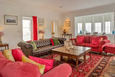 Image de Retraite indépendante avec piscine, bain à remous.