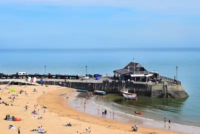 Image de Stunning Botany Bay Beach House - Heated Swimming Pool & Panoramic Sea Views