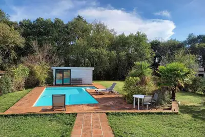 Image de Villa De Charme En Bois Avec Piscine PRIVÉE. Lumineuse, Calme, Proche Toulouse.