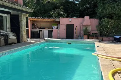 Image de Beautiful French Hamlet House with swimming pool. Secure Driveway parking