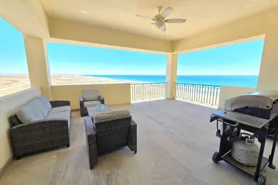 Image de This spacious 2-bedroom, 1. 5-bath