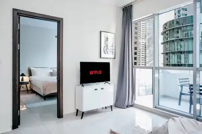 Image de 9 Min Walk to Beach Sea View Flat