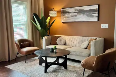 Image de Modern 3br Getaway Near Uncc, Ikea & Pnc Arena