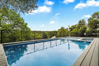 Image de Lake Travis Hillside Haven - Pool and Stunning Views