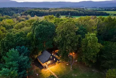 Image de Tuck's Starry Night cabin, Hot tub, Outdoor movies