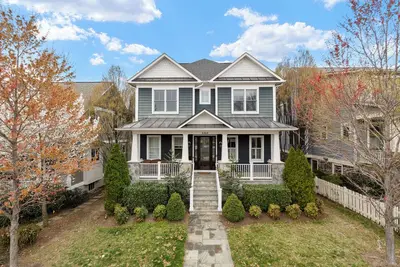 Luxury Clarendon House - w/ 8 Bedrooms, 6 Bathrooms - 21 guests