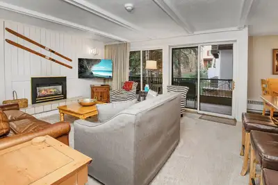 Image de In the heart of Vail Village w/ outdoor pool! One block to slopes.