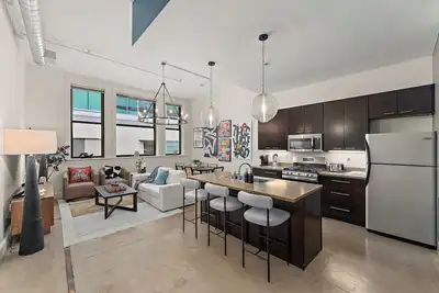 Image de Heart of Pgh -  2br Urban Oasis- Free Parking+Gym