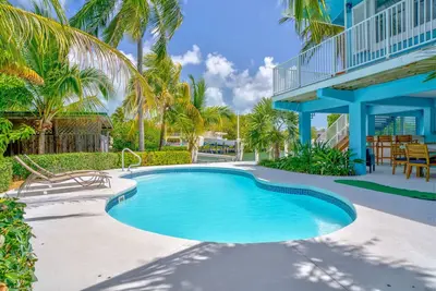 Private Pool, Deep Water Dock, Kayaks, Near Golf