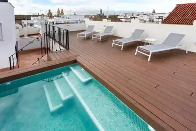 Old Town Building, Rooftop terrace with pool and views!