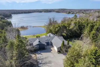 Image de Beautiful Lakeside Cottage w/ Sauna