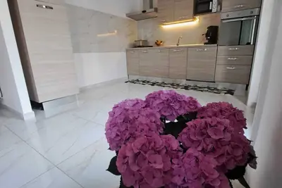 Image de Cozy apartment within walking distance of the sea, lake and historic center