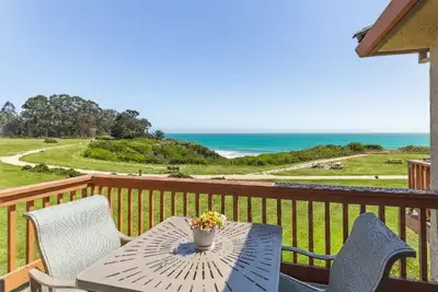 Image de Breathtaking Panoramic Oceanfront! Walk-Out w/Pool
