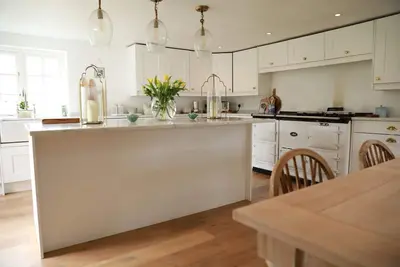 Image de Quintissentially English Country Home in the Heart of the South Downs