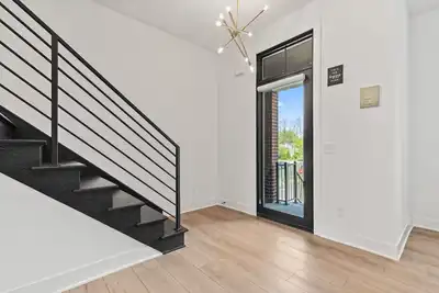 Image de Upscale 4br Townhome – Walk to Shops & The Monon!