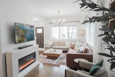 Image de Downtown~Kingbed~4br~Fireplace~