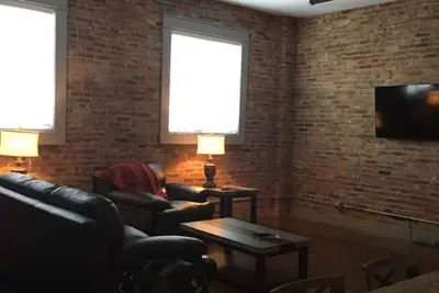 Image de Charming 2-bedroom loft apartment with Ac, WiFi in fabulous Downtown Calhoun