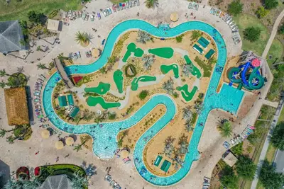 Image de StoreyLake Stunning Lakeview 10-Bedroom Pool Home