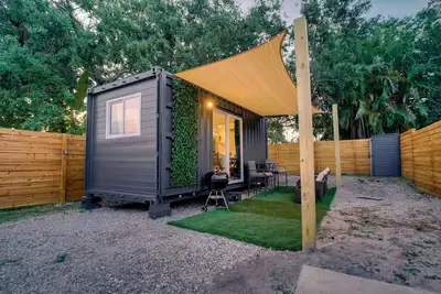 Image de Luxury Tiny Container Home |2mi to Beach| Private