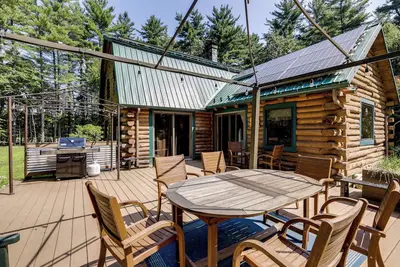 Image de 3 Mi to UMass Amherst: Peaceful New England Cabin