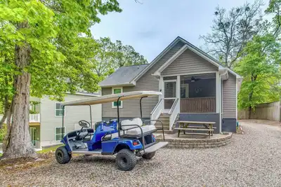 Image de Golf Cart Included: Little River Cottage w/ Deck!
