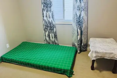Image de 2 Bedroom with shared washroom