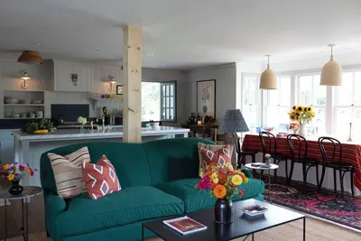 Image de Luxury Farm Stay with Orchard Pool, Spa, and Seasonal Beach Access
