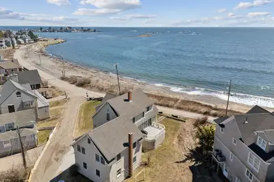Image de Ocean Views, Freshly Renovated, Beach Access!