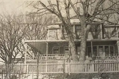 Arundel-Turn of the century spacious classic summer home