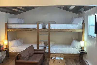 Image de Cozy cabin with Ac and WiFi in charming Warsaw near Truman Lake, Mo