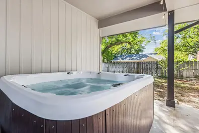 Image de HotTub, Cinema & Games in a Quiet Neighborhood in Indian Hills Riverbend