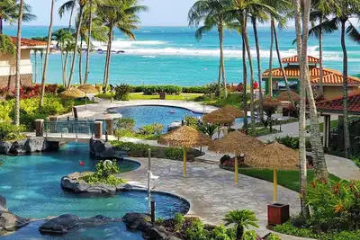 Image de 𝐅𝐢𝐧𝐝𝐢𝐧𝐠 𝐌𝐞𝐢𝐥𝐢’𝐬 Luxury Waiohai Club Beachfront Resort + Amenities