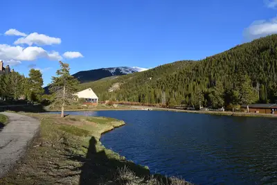 Image de Ski, ice skate, and shop within minutes! Lake & Mtn views. Priv Patio 2Bd/2Bath.