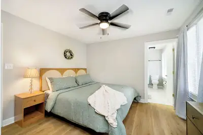 Only 5 minutes to Downtown!