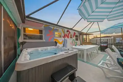 Image de Free Heated Pool, Mini Golf Course, Full Arcade, Hot Tub, Ami 6 miles, Img 3 mi