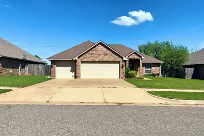 Image de Comfortable South Edmond Home - 4bed 2bath