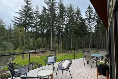 Image de Enchanted River A-Frame, a secluded retreat with game room, hot tub & yard games