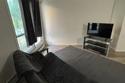 Image de Bright Studio in Central Yeg | Steps from Everything!