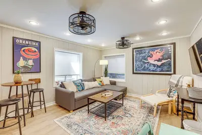 Image de Walk to Empower Field & Sloan Lake: Charming Apt!