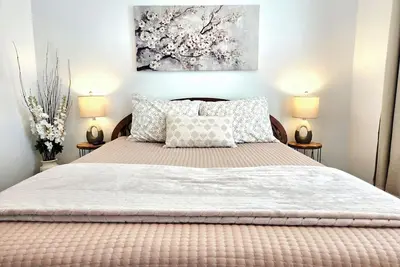 Image de Wabi Sabi - King Bed/2Bed/2ba, Ground level