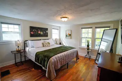 Image de The 1800 (4bdrm/3. 5bath)