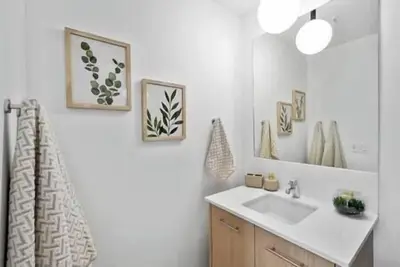 Image de King Bed | 2br | Ac | Peace Bridge Views | Gym