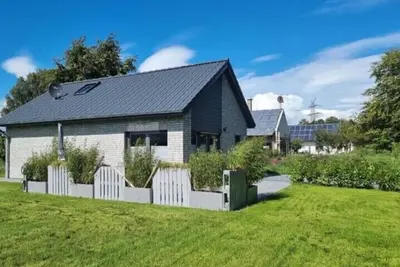 Image de Modern vacation home on Lake Bernstein! Close to the beach and family-friendly!