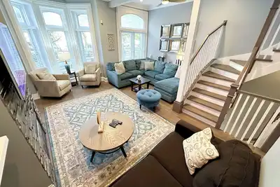 Image de Spectacular Gold Coast Villa Near Beach w/ Parking