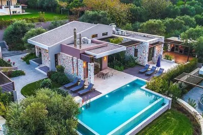 Image de Near to Beach & Chania City / Private Pool / Gym / Games Room with Billiard