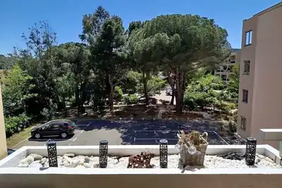 Image de Charmant T2 avec Clim, Parking, et WiFi à Bormes