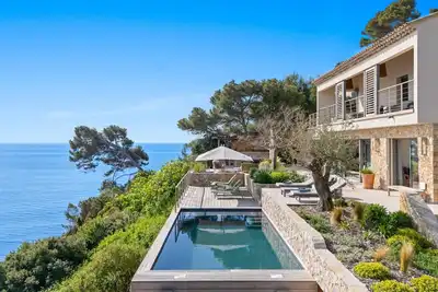 Image de Les Falaises de Fabregas\nVilla d’exception en surplomb de la Méditerranée