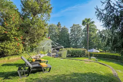Image de 3-room apartment with beautiful lake view and garden