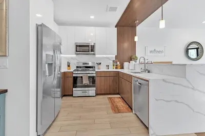 Image de Location! Location! 2br Free Parking - Easy Access to Nyc