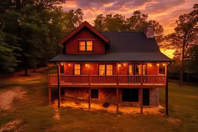 New 7 Private Acre Mtn Getaway|Gorgeous Views, Near Cades Cove - Camp Black Bear